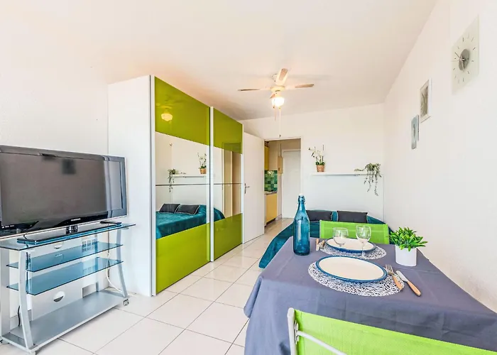 Amphitrite-2 By Interhome Daire *